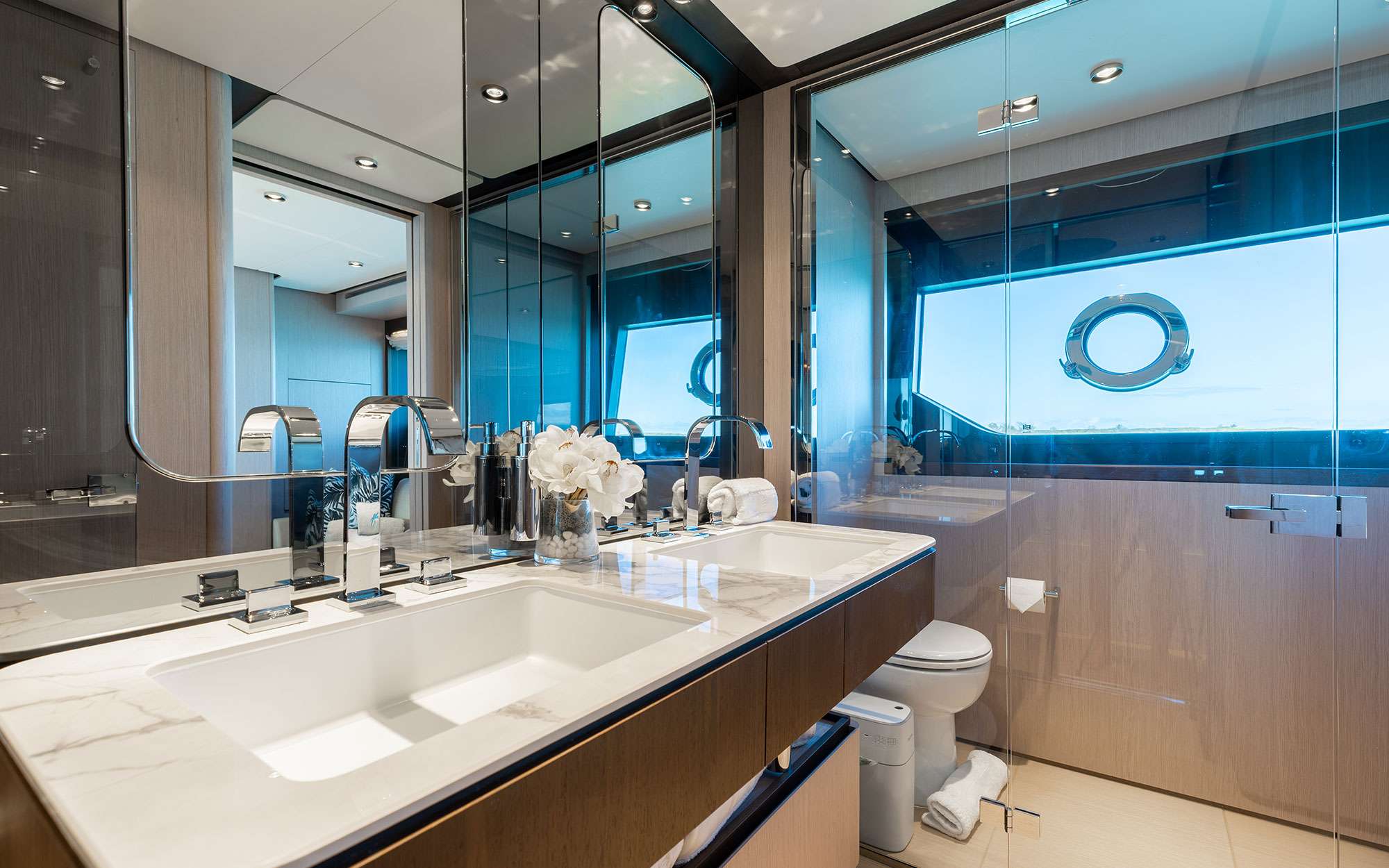 Yacht Photo 12